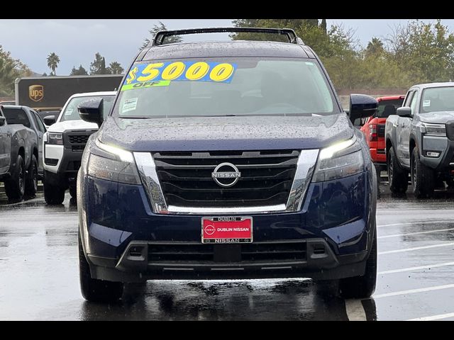 2025 Nissan Pathfinder SV