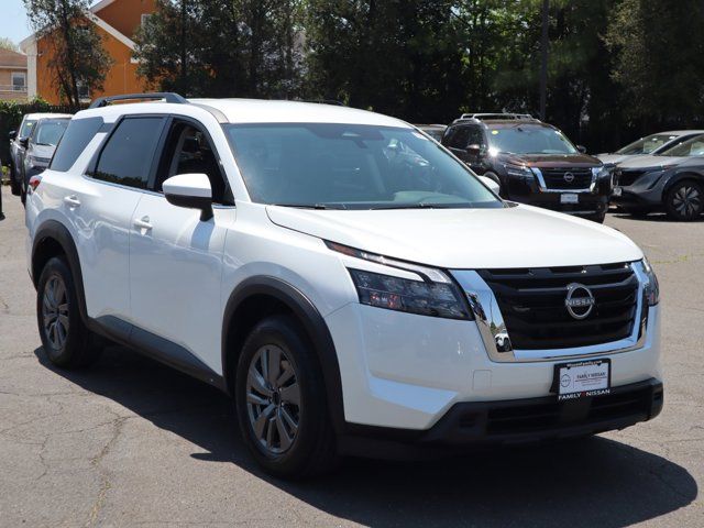 2025 Nissan Pathfinder SV