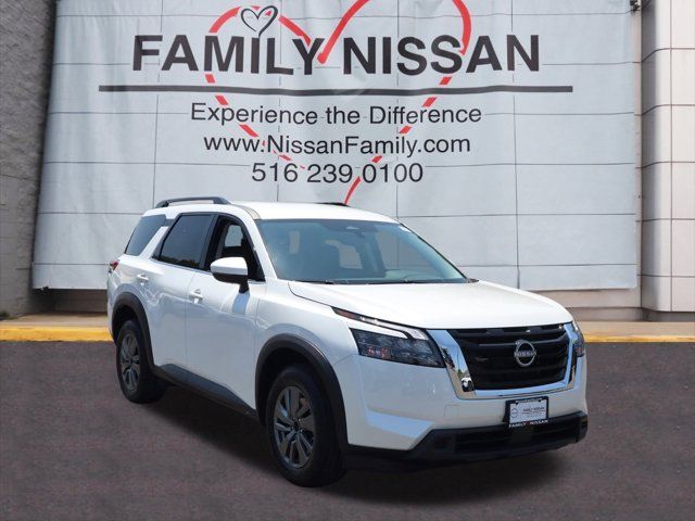 2025 Nissan Pathfinder SV