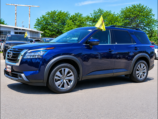 2025 Nissan Pathfinder SV