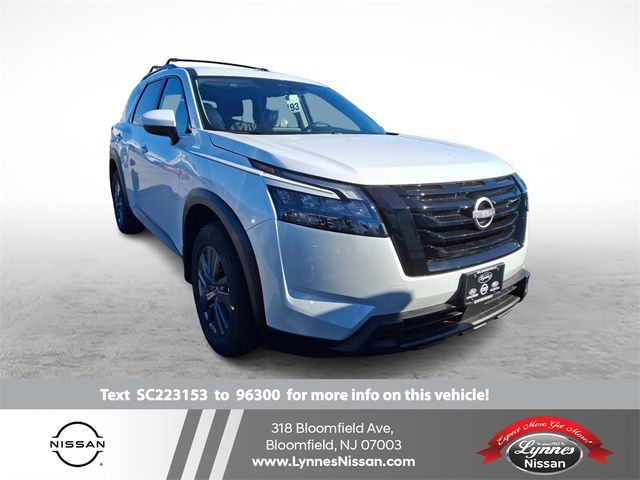 2025 Nissan Pathfinder SV