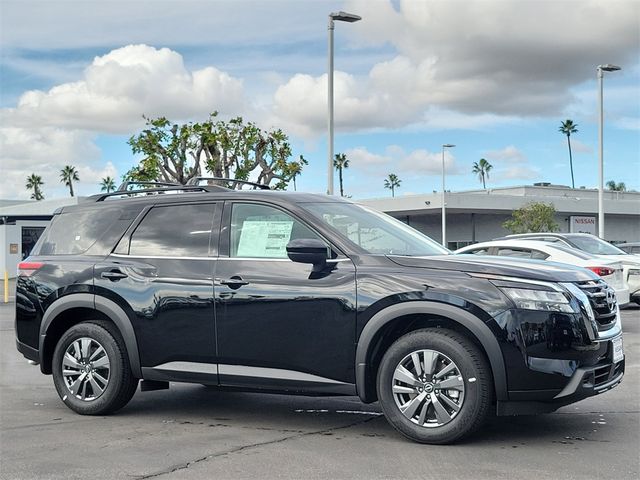 2025 Nissan Pathfinder SV