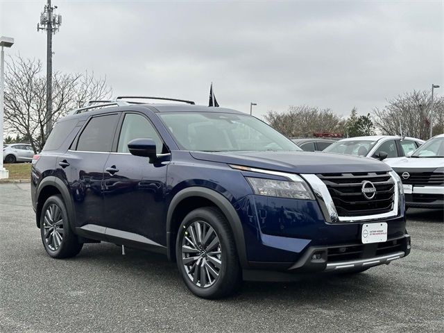 2025 Nissan Pathfinder SL