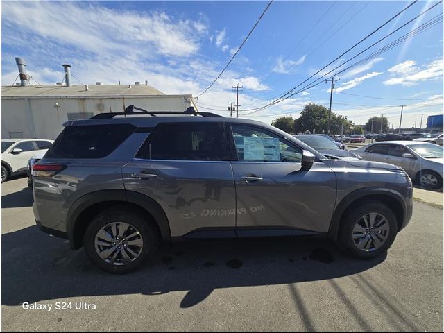 2025 Nissan Pathfinder SV