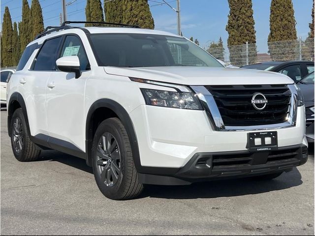 2025 Nissan Pathfinder SV