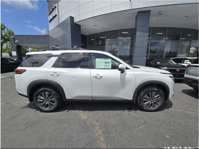 2025 Nissan Pathfinder SV