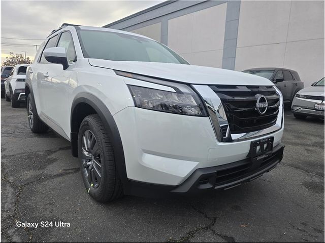 2025 Nissan Pathfinder SV