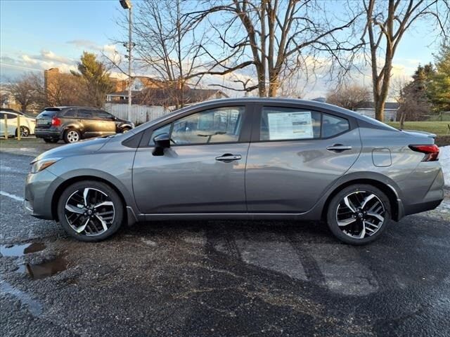 2025 Nissan Versa SR