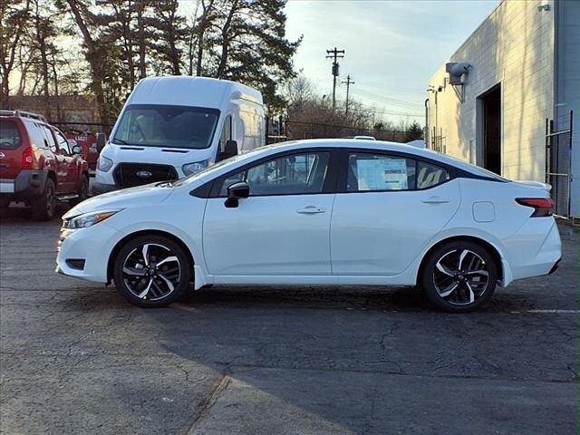 2025 Nissan Versa SR