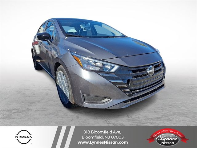 2025 Nissan Versa SR