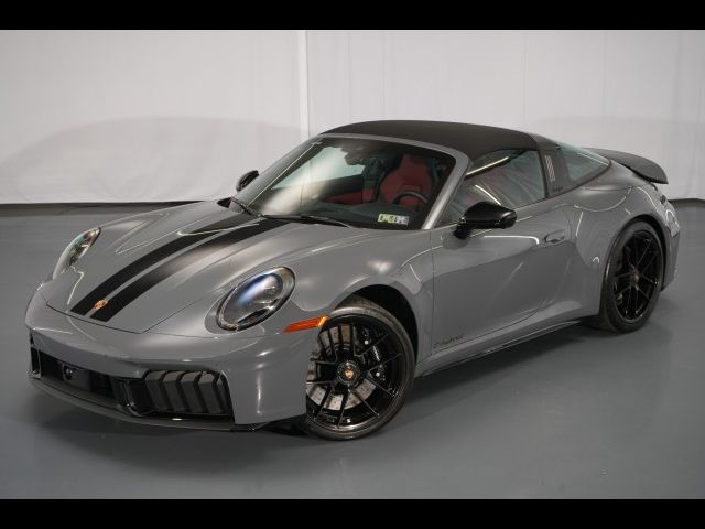2025 Porsche 911 4 GTS