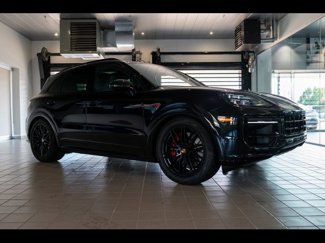 2025 Porsche Cayenne GTS