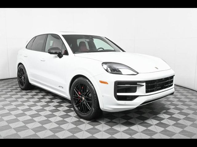 2025 Porsche Cayenne GTS