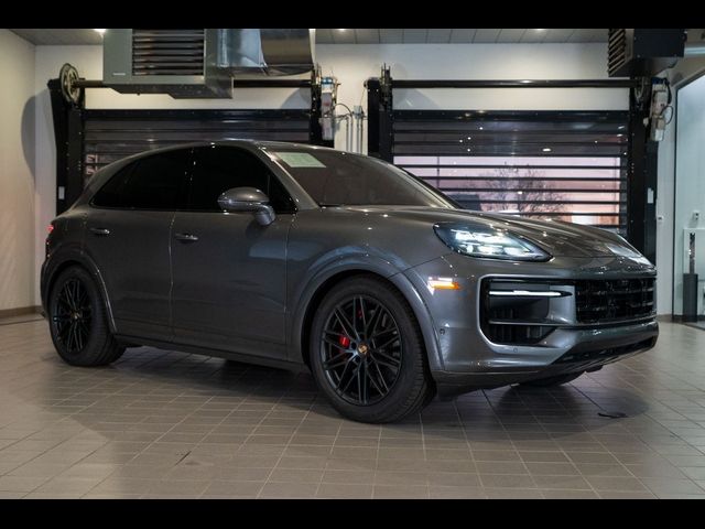 2025 Porsche Cayenne GTS