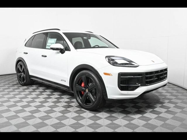 2025 Porsche Cayenne GTS