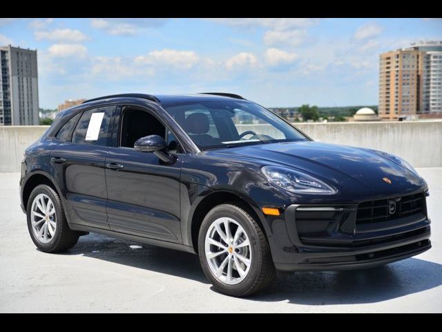 2025 Porsche Macan Base