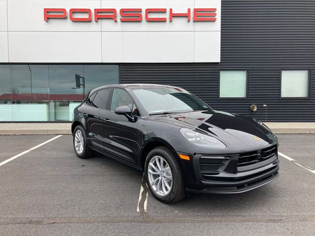 2025 Porsche Macan Base