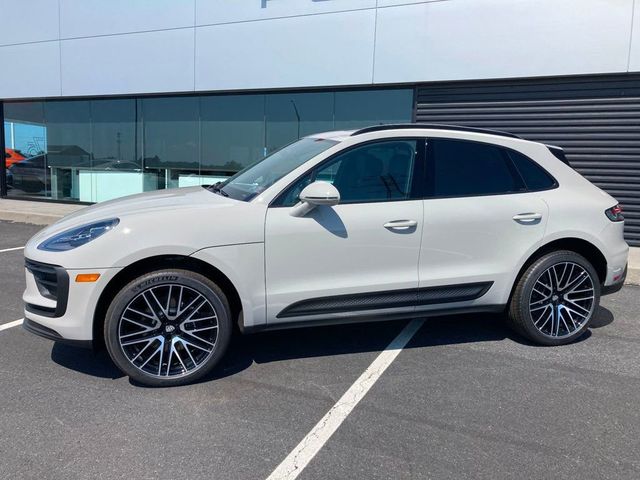 2025 Porsche Macan Base