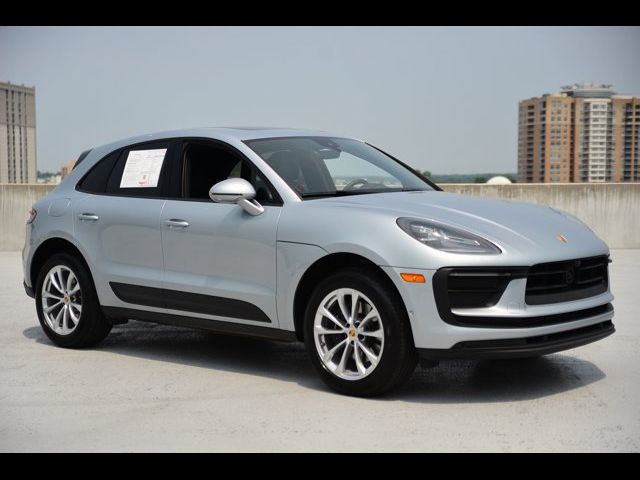 2025 Porsche Macan Base