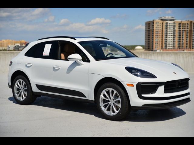 2025 Porsche Macan Base