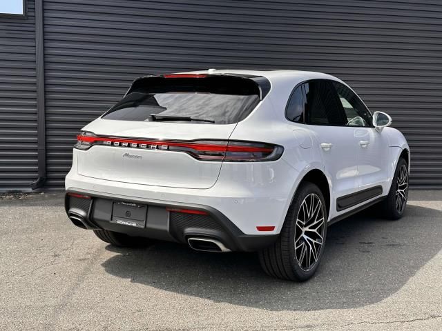 2025 Porsche Macan Base