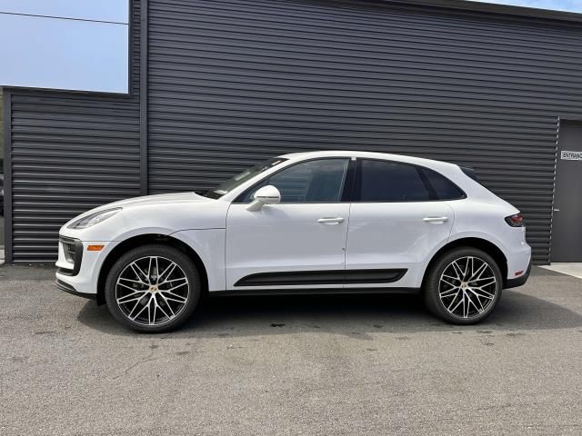 2025 Porsche Macan Base