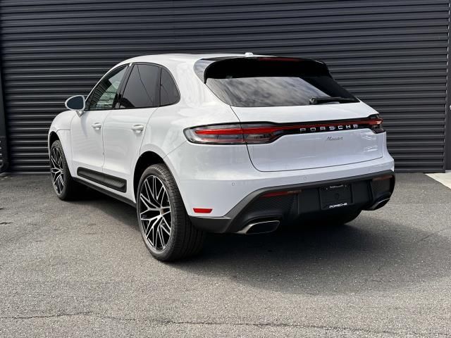 2025 Porsche Macan Base