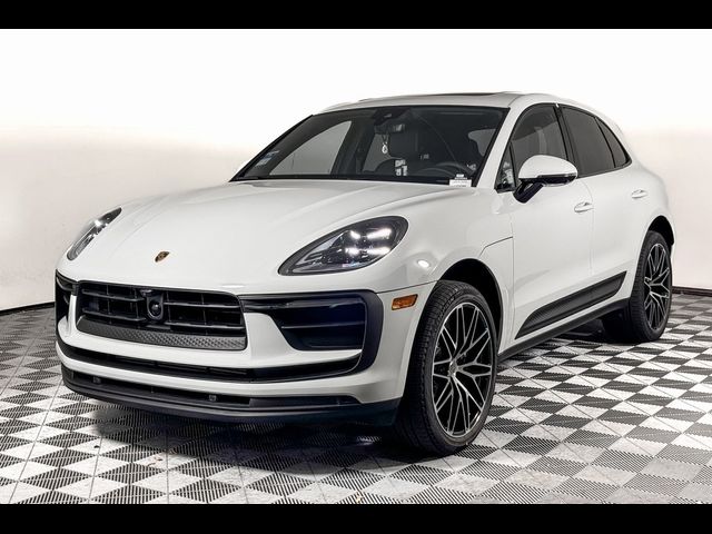 2025 Porsche Macan Base