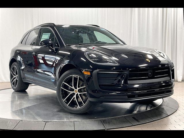 2025 Porsche Macan Base