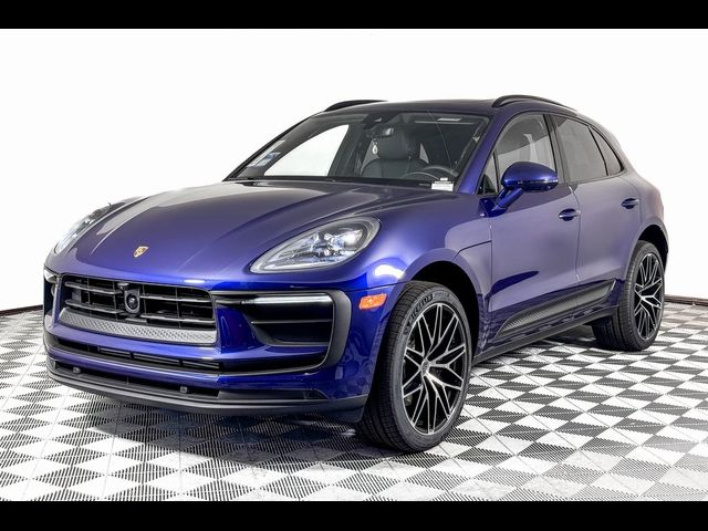 2025 Porsche Macan Base