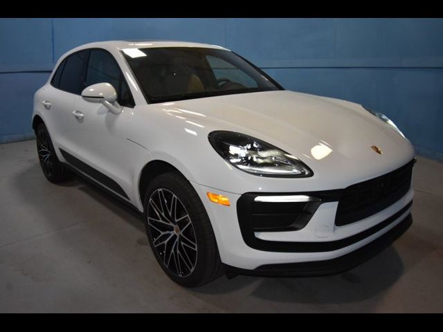 2025 Porsche Macan Base