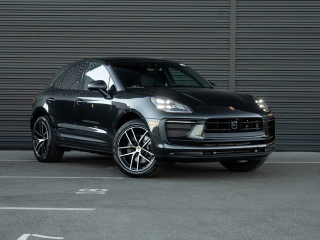 2025 Porsche Macan Base