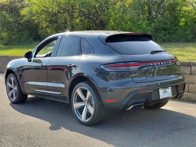 2025 Porsche Macan Base