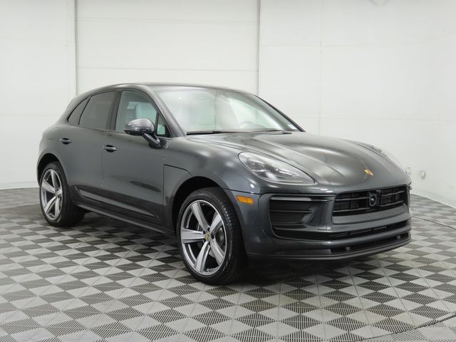 2025 Porsche Macan Base