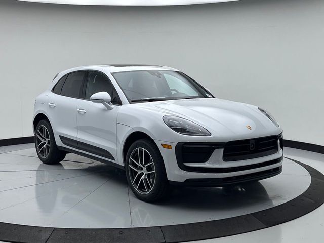 2025 Porsche Macan Base