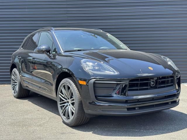 2025 Porsche Macan Base