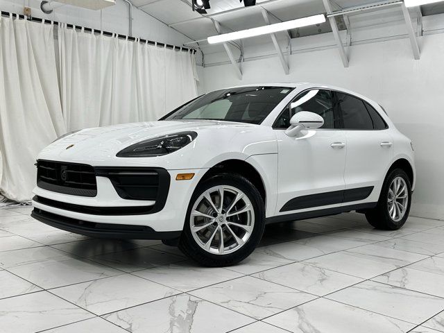2025 Porsche Macan Base