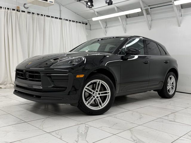 2025 Porsche Macan Base