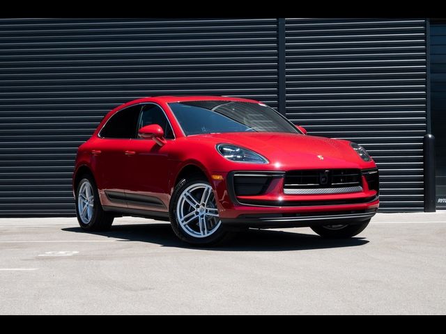 2025 Porsche Macan Base