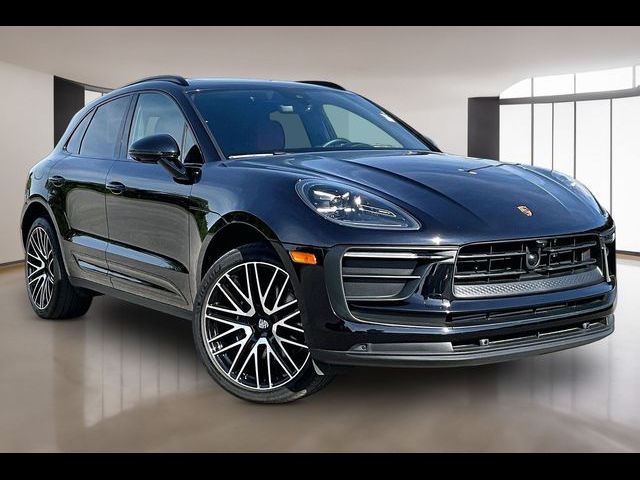 2025 Porsche Macan Base