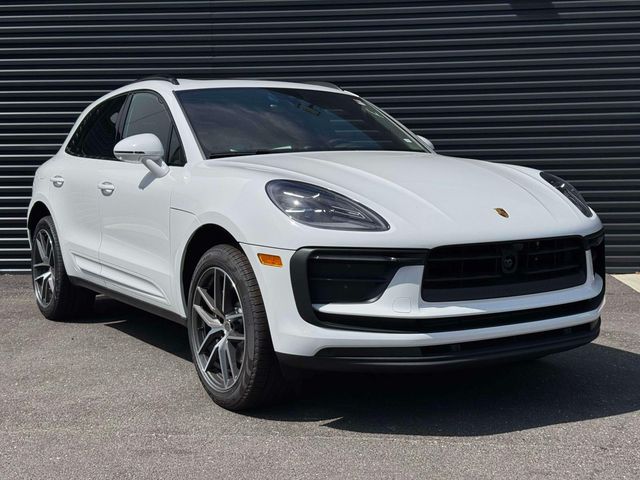 2025 Porsche Macan Base