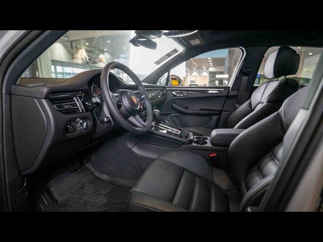 2025 Porsche Macan Base