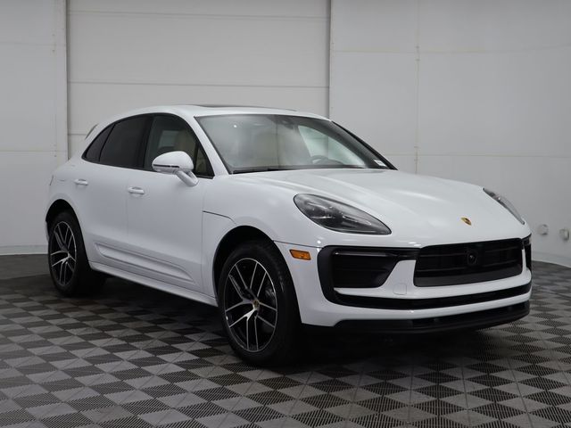 2025 Porsche Macan Base