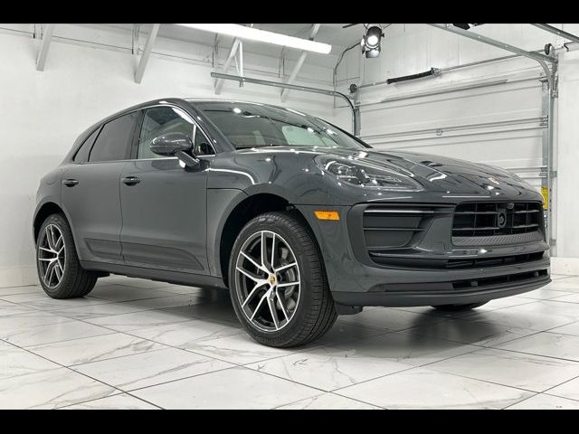 2025 Porsche Macan 