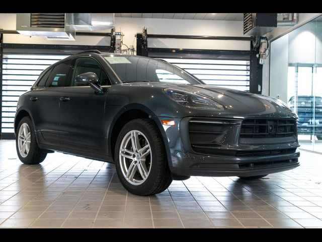 2025 Porsche Macan Base