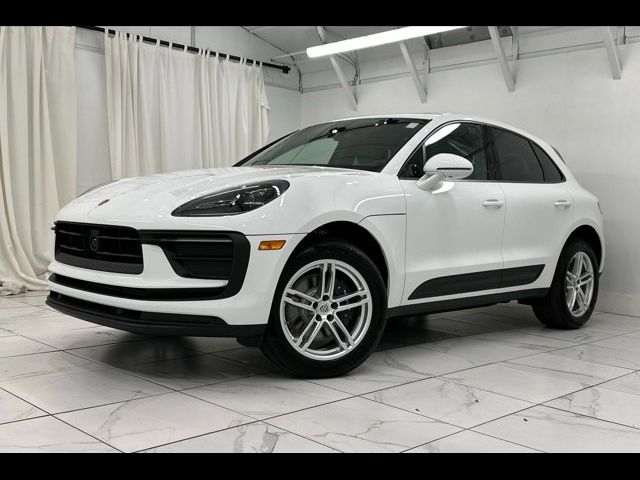 2025 Porsche Macan 