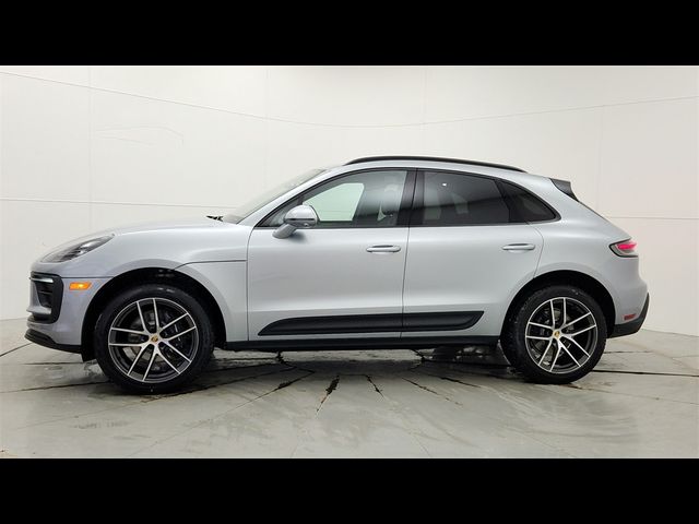 2025 Porsche Macan Base