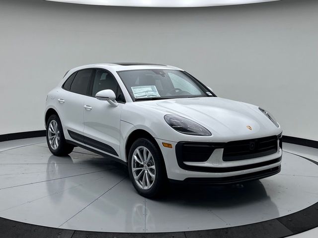 2025 Porsche Macan Base