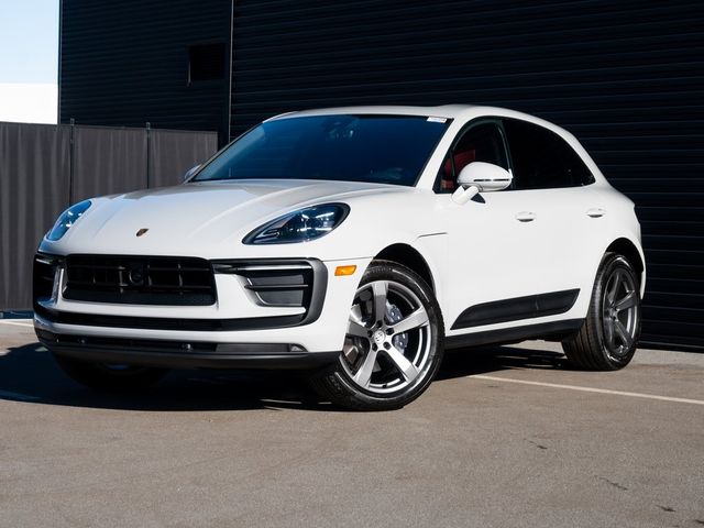 2025 Porsche Macan Base