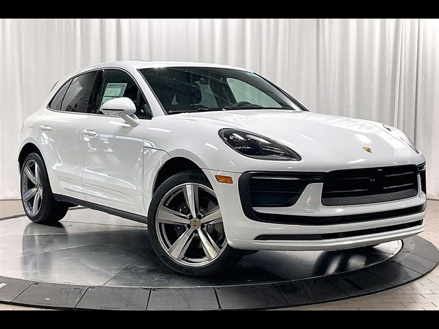 2025 Porsche Macan Base